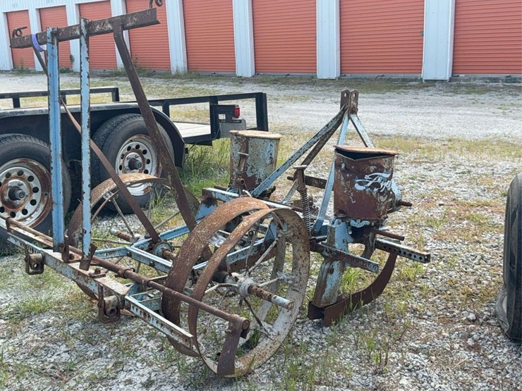 ford-12-88-planter-image-6