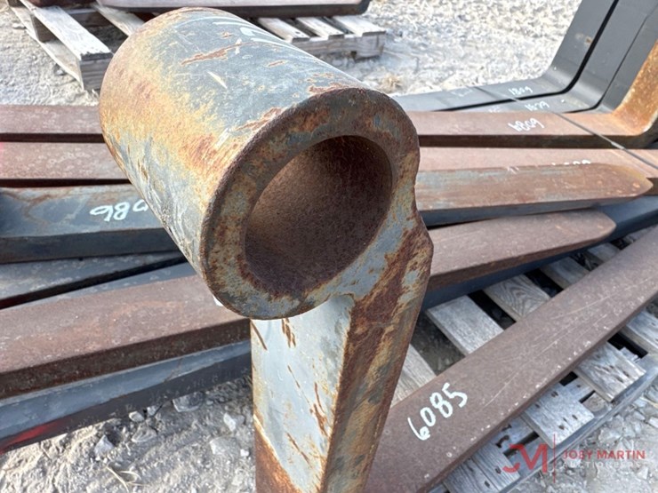 (1)-pair-of-48"-telehandler-forks-image-2