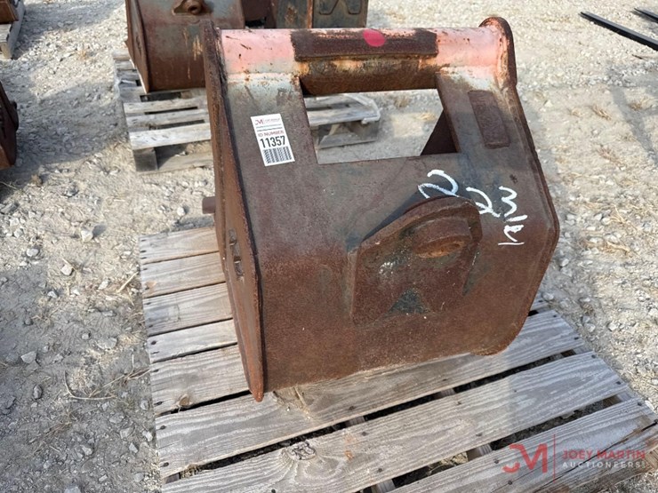 tag-23"excavator-tooth-bucket-w/-sand-foot-image-2