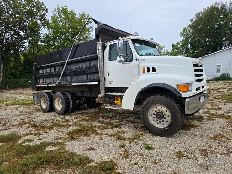 1999-sterling-l9511-image-32