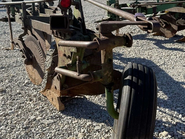 john-deere-4-bottom-pull-type-plow-image-5