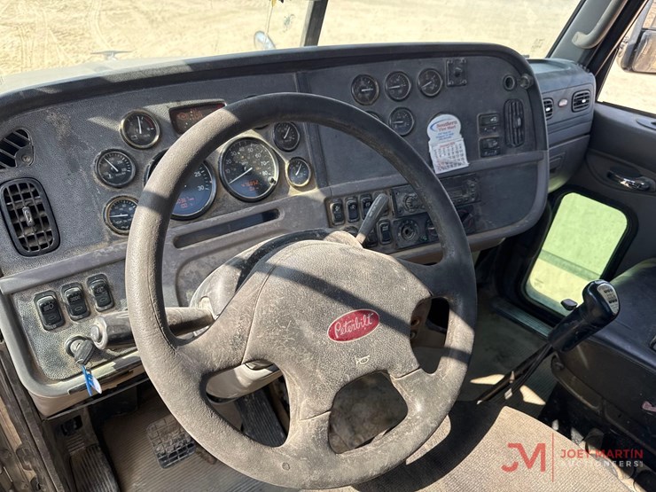 2013-peterbilt-386-image-16