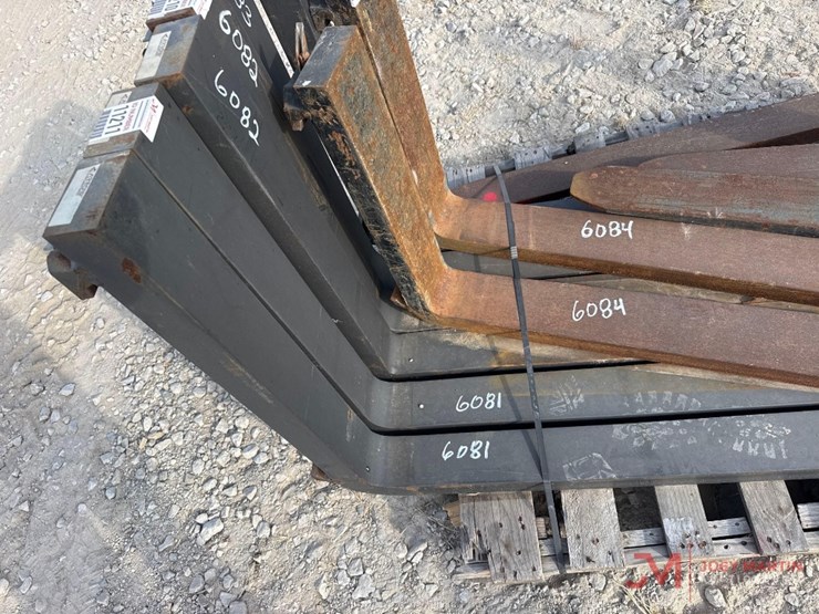 (1)-pair-of-72"-forklift-forks-image-2