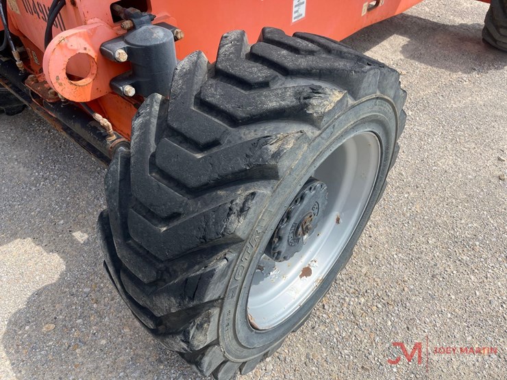 2016-jlg-800aj-image-5