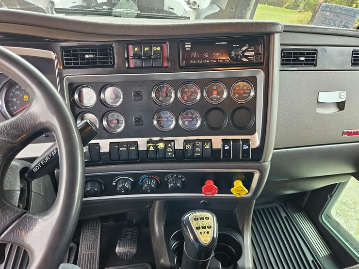 2015-kenworth-t800-image-87