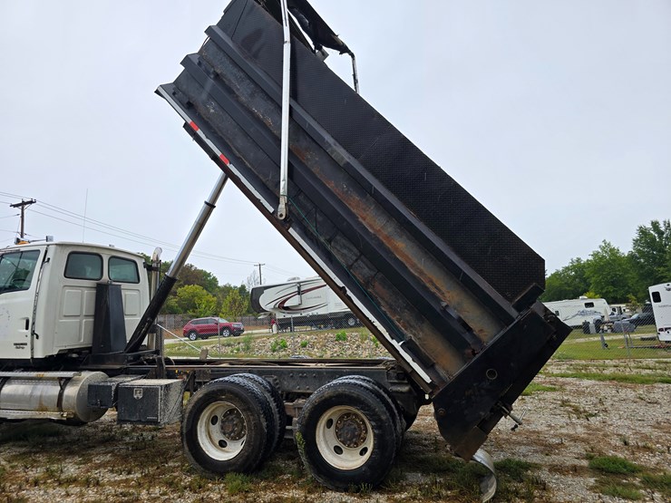 1999-sterling-l9511-image-46