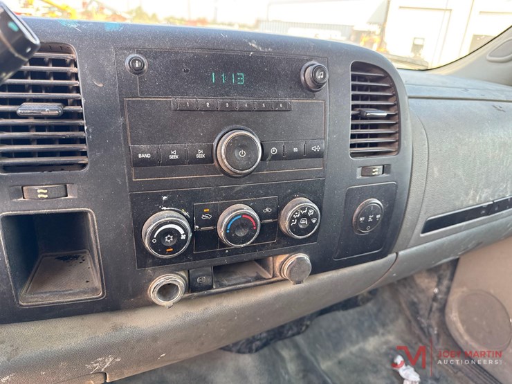 2013-chevrolet-silverado-3500-image-21