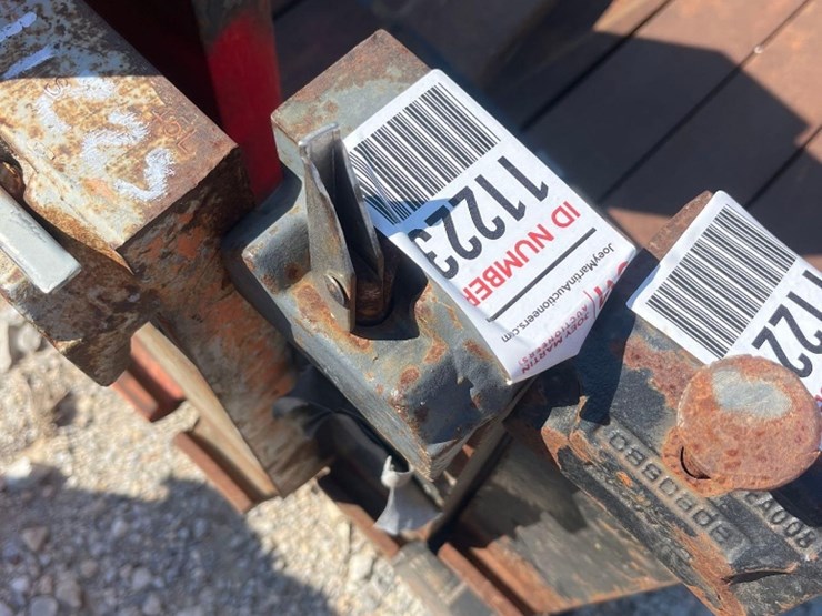 (1)-pair-of-48"-forklift-forks-image-2