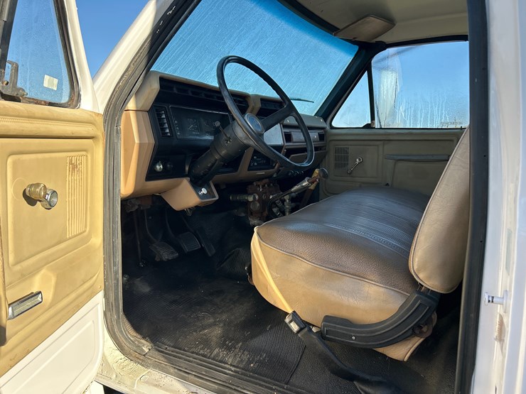 1983-ford-f700-image-11