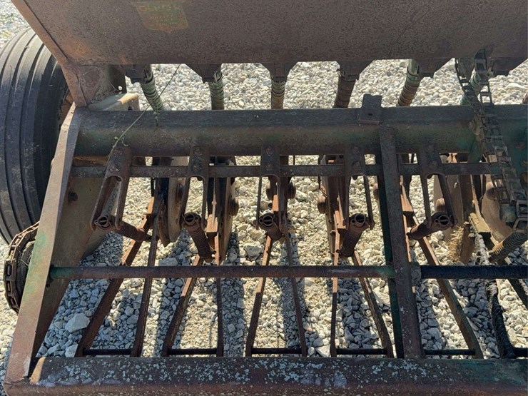 oliver-superior-grain-drill-image-26