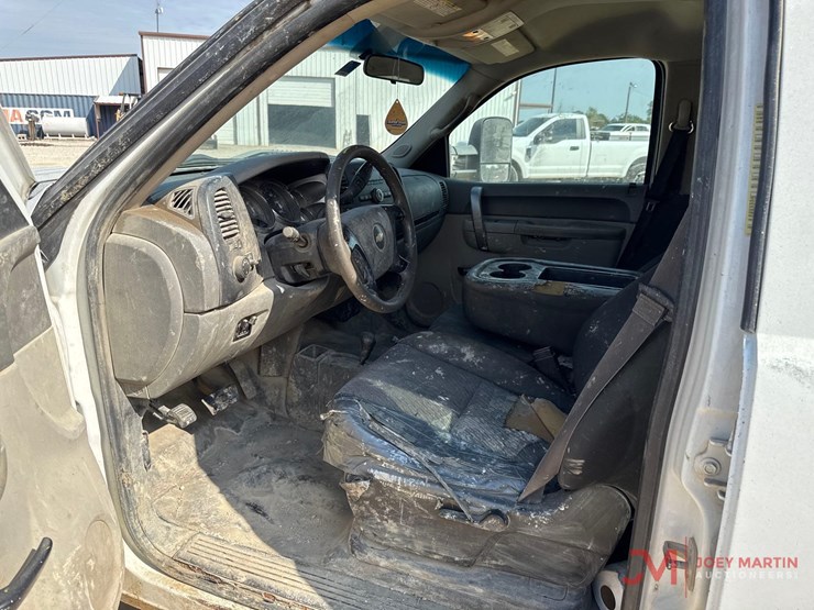 2013-chevrolet-silverado-3500-image-18