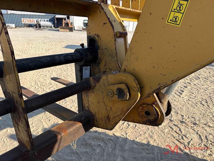 caterpillar-th83-image-6