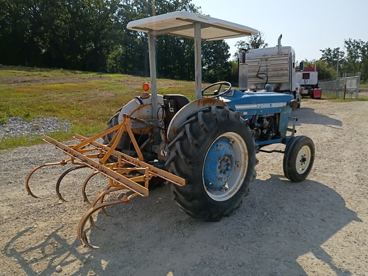 1972-ford-tractor-image-9