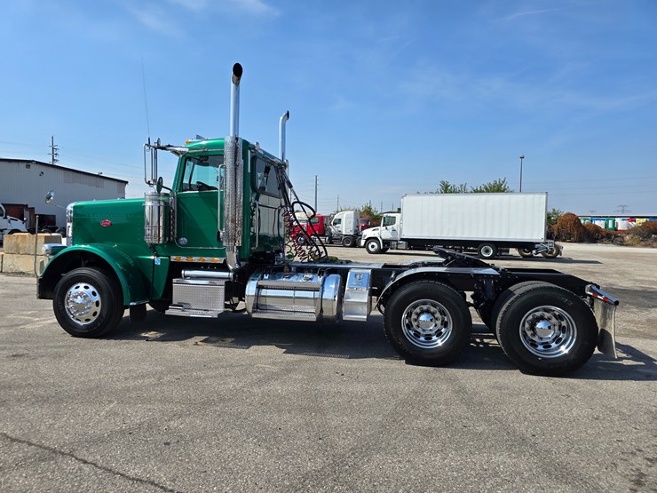 2014-peterbilt-388-image-13