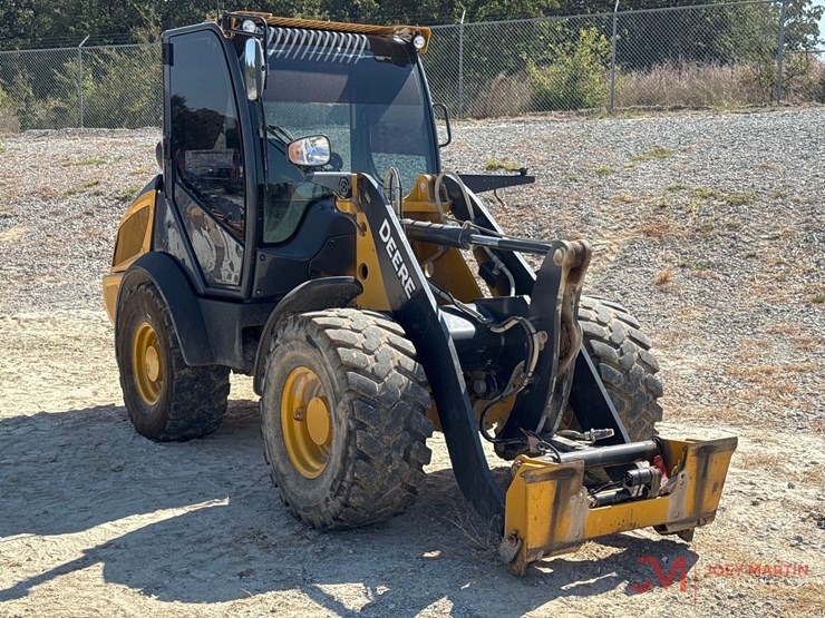 2021-deere-204l-image-1