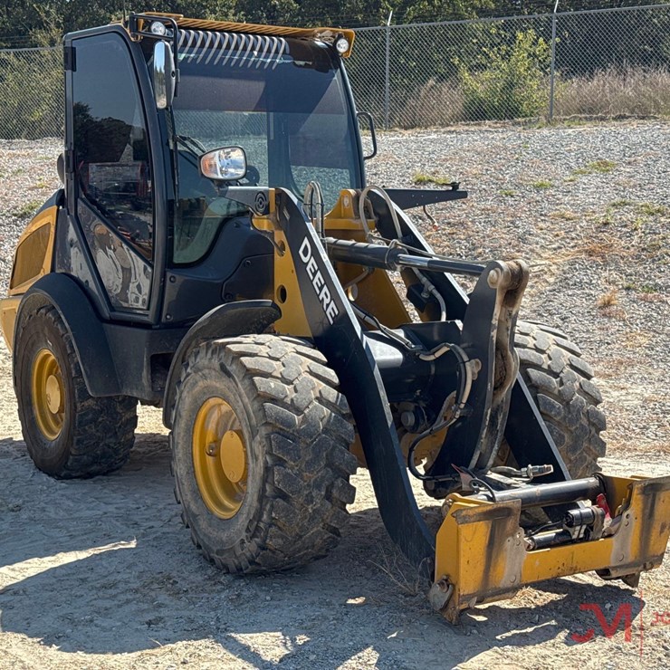 2021 DEERE 204L