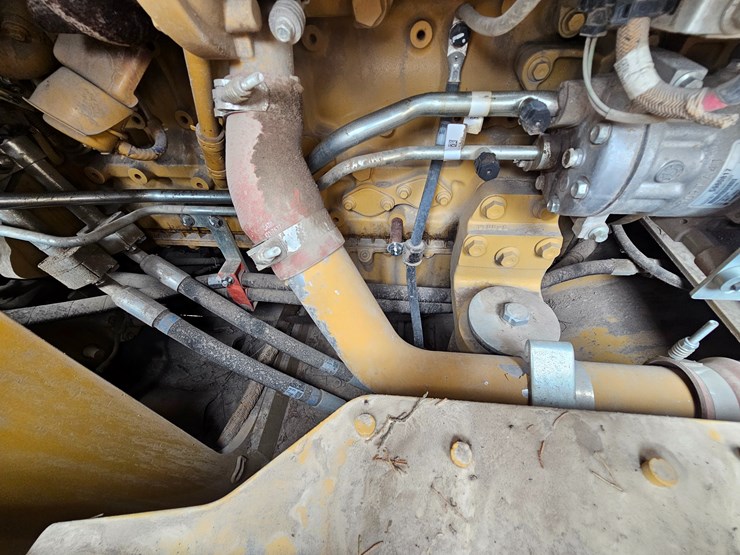 2023-caterpillar-953-image-33