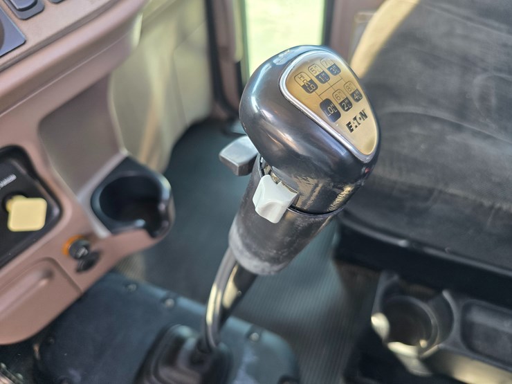 2014-peterbilt-388-image-99