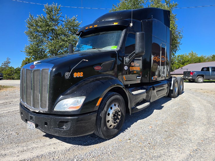 2015-peterbilt-579-image-2
