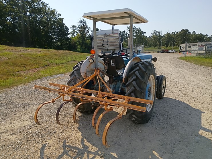 1972-ford-tractor-image-8