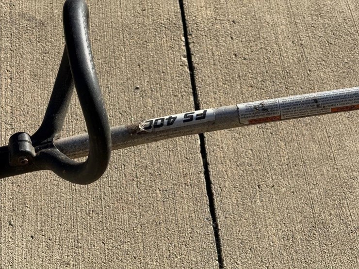 stihl-fs400-weedeater,-has-compression-image-3
