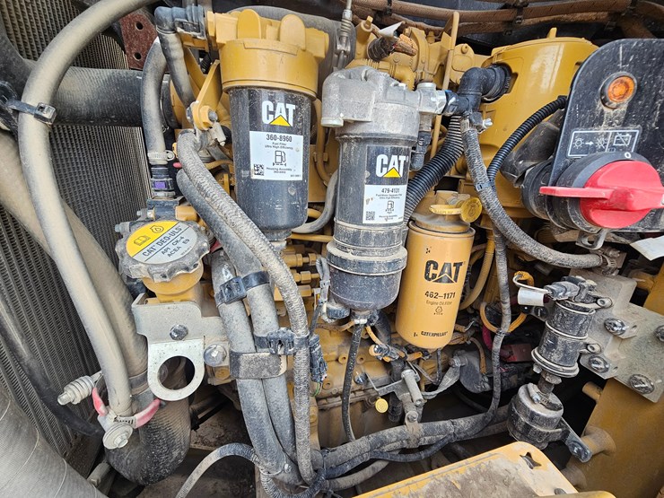 2023-caterpillar-953-image-38