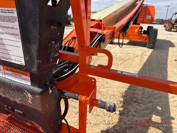 2015-jlg-800s-image-12