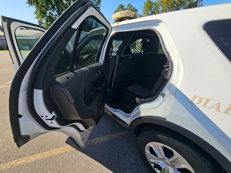 2014-ford-explorer-image-42