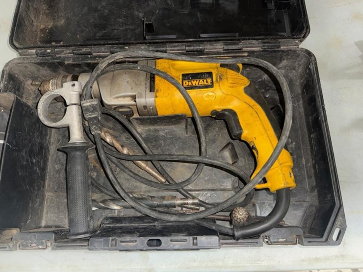 dewalt-hammer-drill-w/-case,-powers-on-image-2