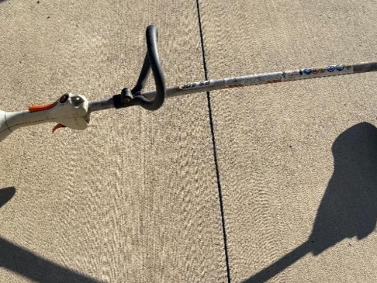 stihl-fs400-weedeater,-has-compression-image-1