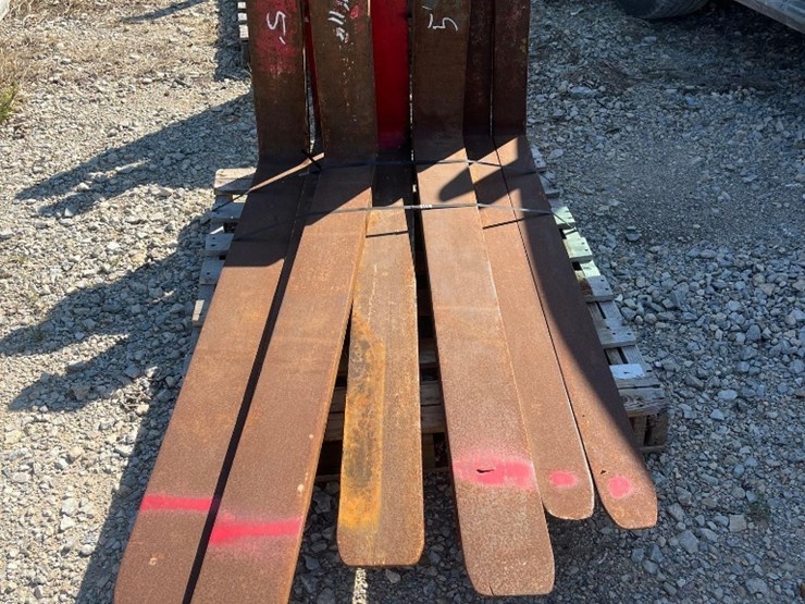 (1)-pair-of-60"-telehandler-forks-image-1