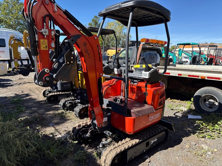 new-cfg-industrial-co-mini-excavator-model-qk20r-image-1