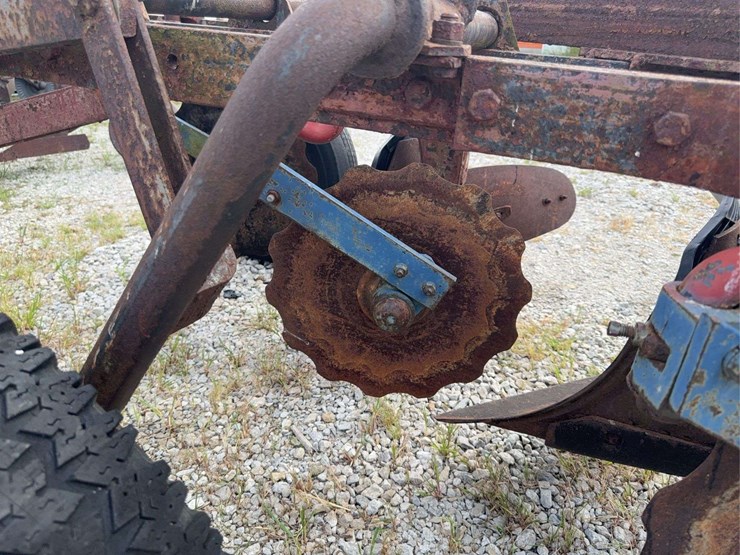 four-bottom-plow-image-30