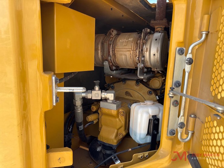 2019-caterpillar-310-image-14