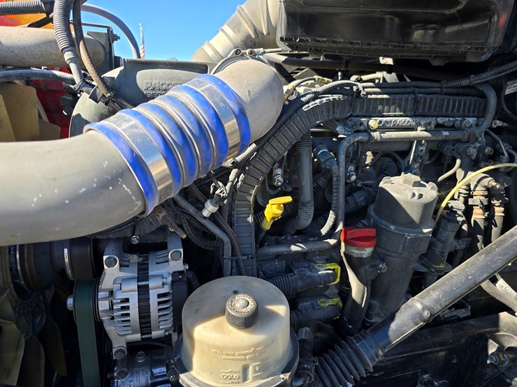 2015-peterbilt-579-image-48