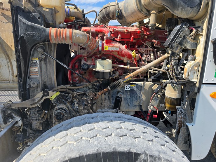 2014-peterbilt-365-image-54