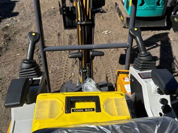 new-cfg-industrial-co-mini-excavator-model-mx20r-image-7