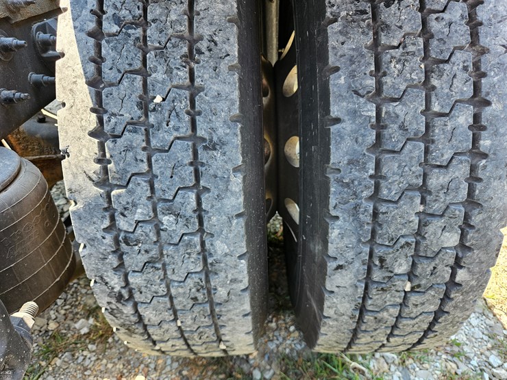 2017-peterbilt-579-image-94