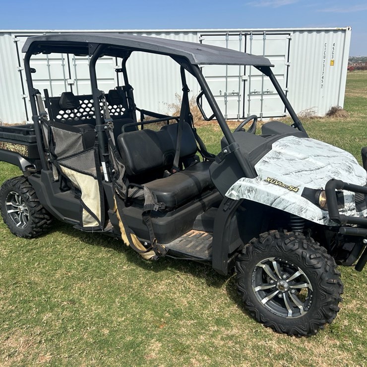 #18 • 2016 John Deere XUV550S4