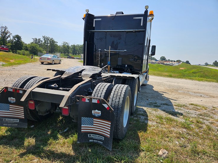 2017-peterbilt-579-image-19