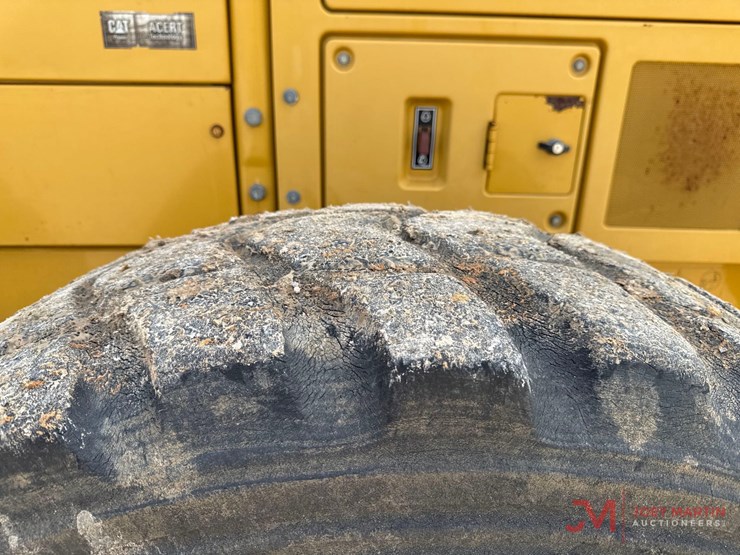 2012-caterpillar-140m2-image-9