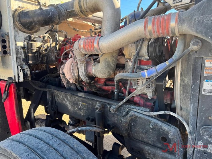 2016-peterbilt-389-image-17
