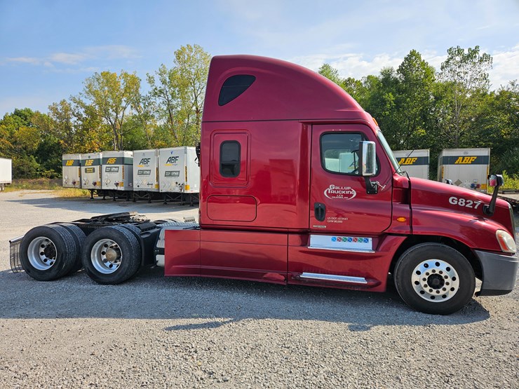 2016-freightliner-cascadia-125-image-24