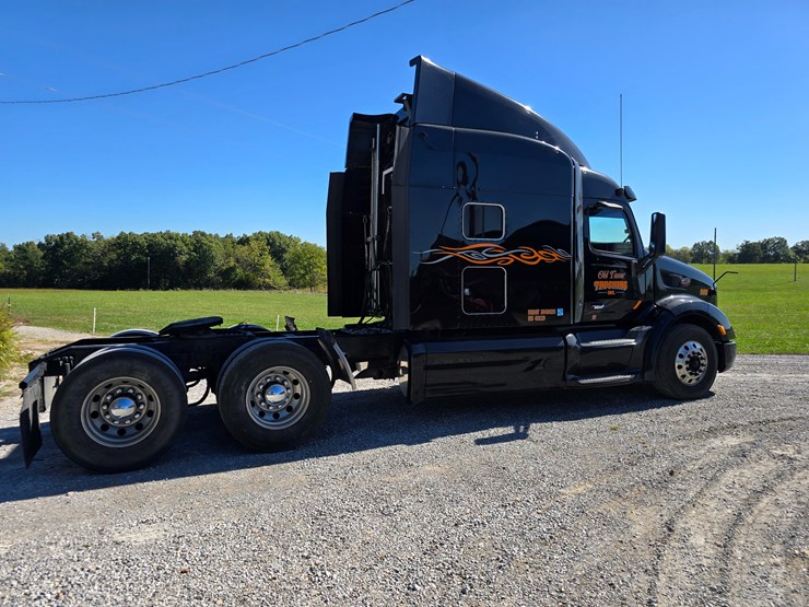 2015-peterbilt-579-image-26