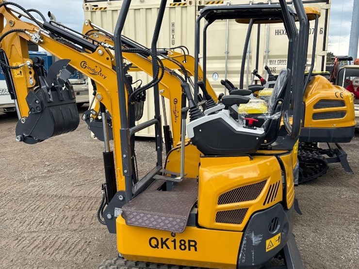 new-cfg-industrial-co-mini-excavator-model-qk18r-image-2