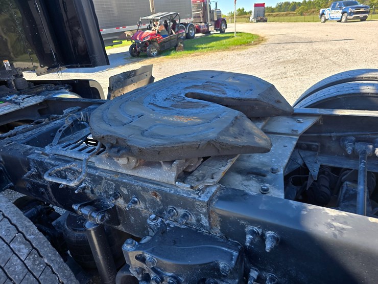 2015-peterbilt-579-image-105