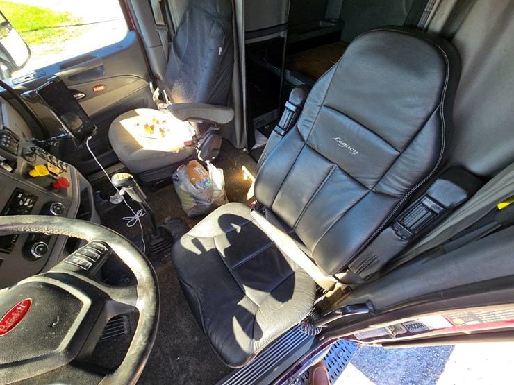 2015-peterbilt-579-image-71