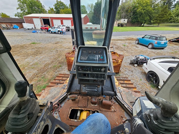 komatsu-d61ex-image-26