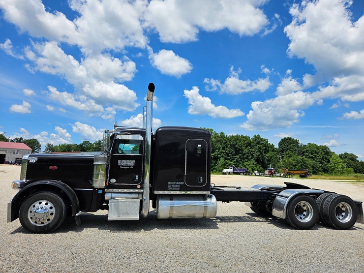 2010-peterbilt-389-image-9
