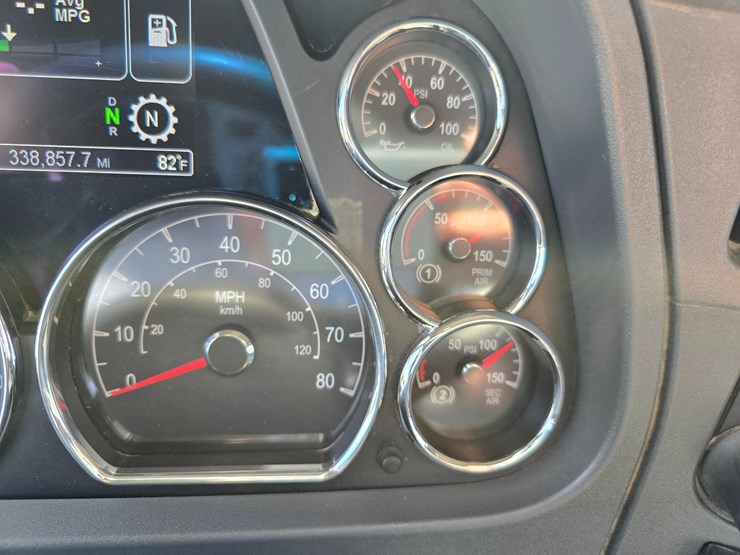 2019-peterbilt-567-image-91